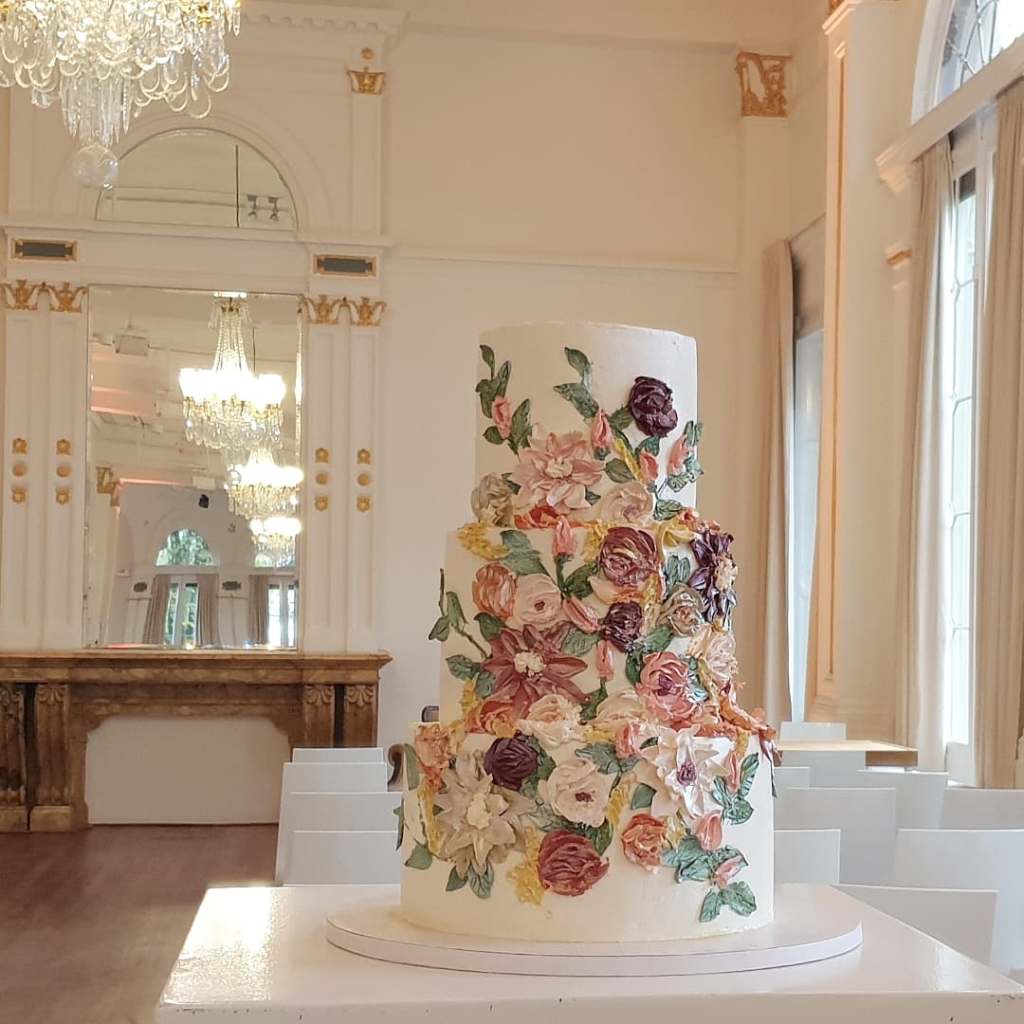 bruidstaart gedecoreerd met palette knife painting bloemen